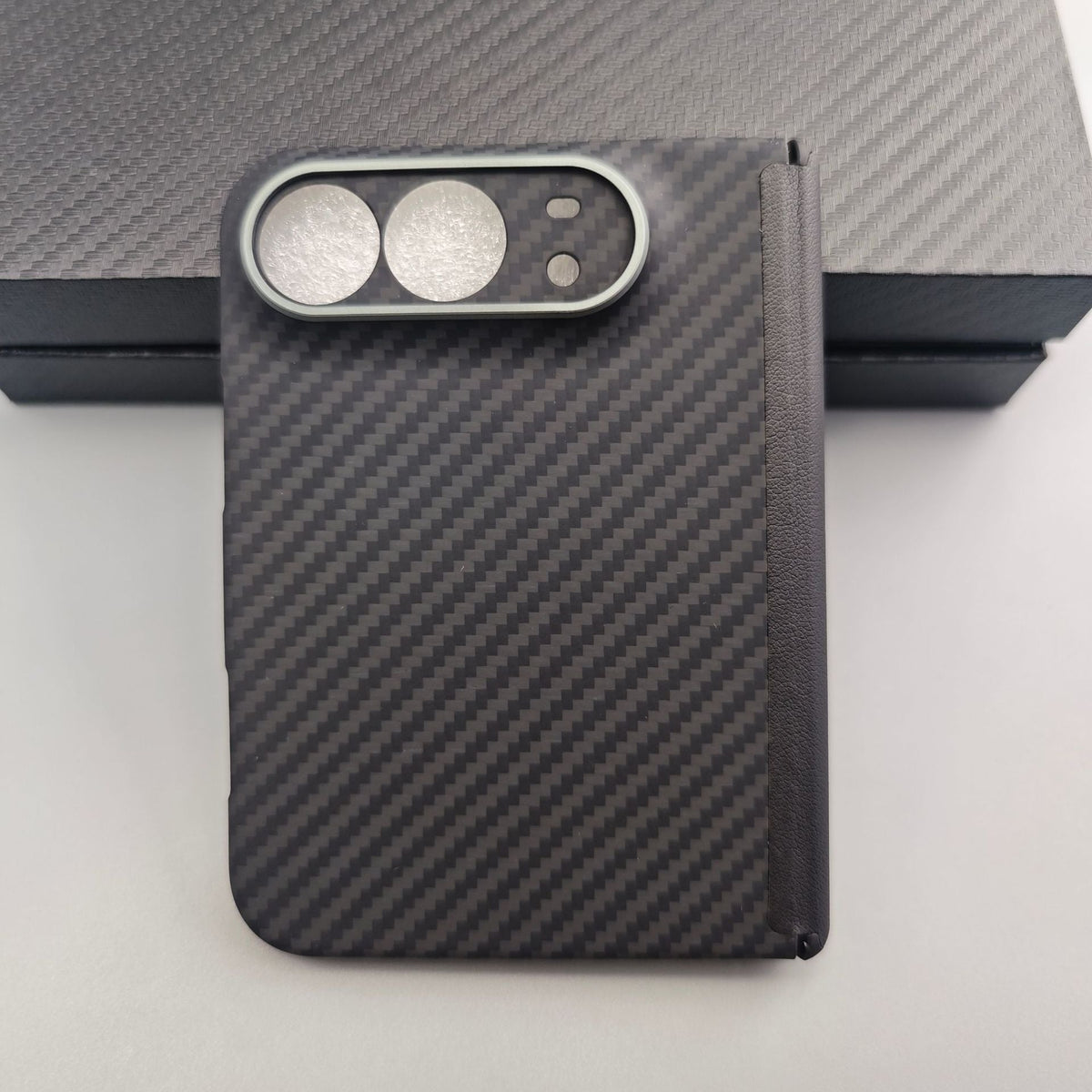 iPhone Duo Kevlar Folding Case with Magnetic Hinge & Carbon Fiber - Moderno Collections